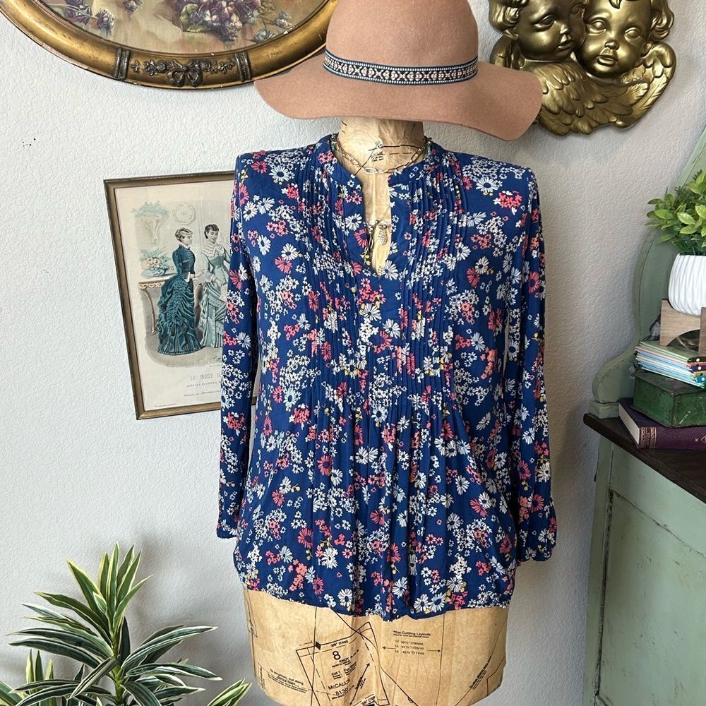 Old Navy Blue Yellow Coral Floral Pleated V Neck Blouse Sz S